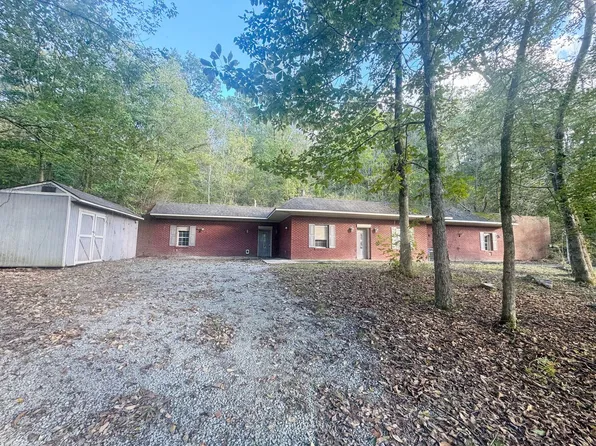 28 Alease Dr, Fayetteville, TN 37334