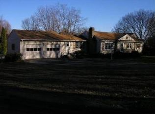 572 Natick Ave, Cranston, RI 02921