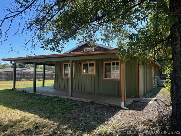 908 E Rock Island Ave, Wilburton, OK 74578