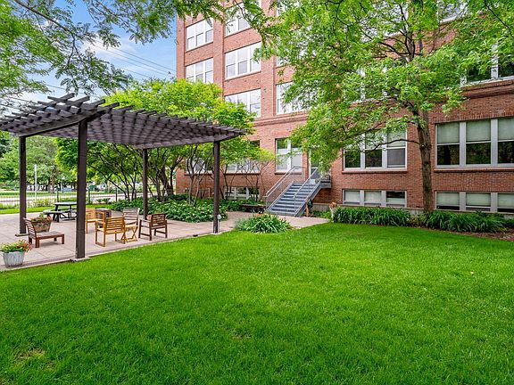 5th image of 225 9th St E Unit 205
