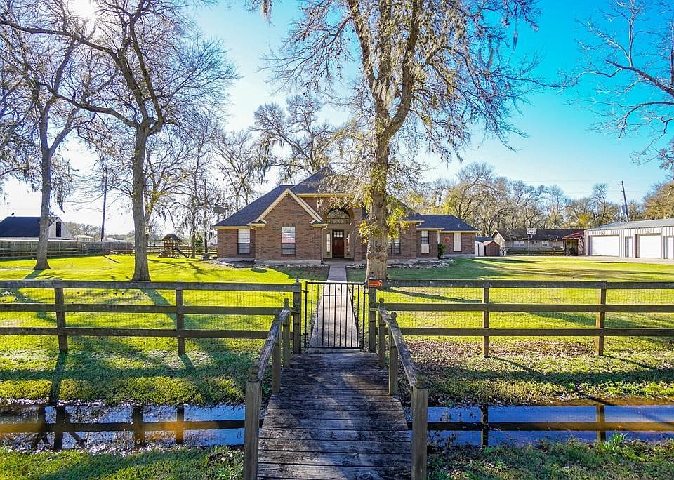 Beautiful home, wonderful country living