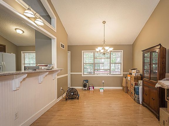 3rd image of 926 Rose Creek Trl