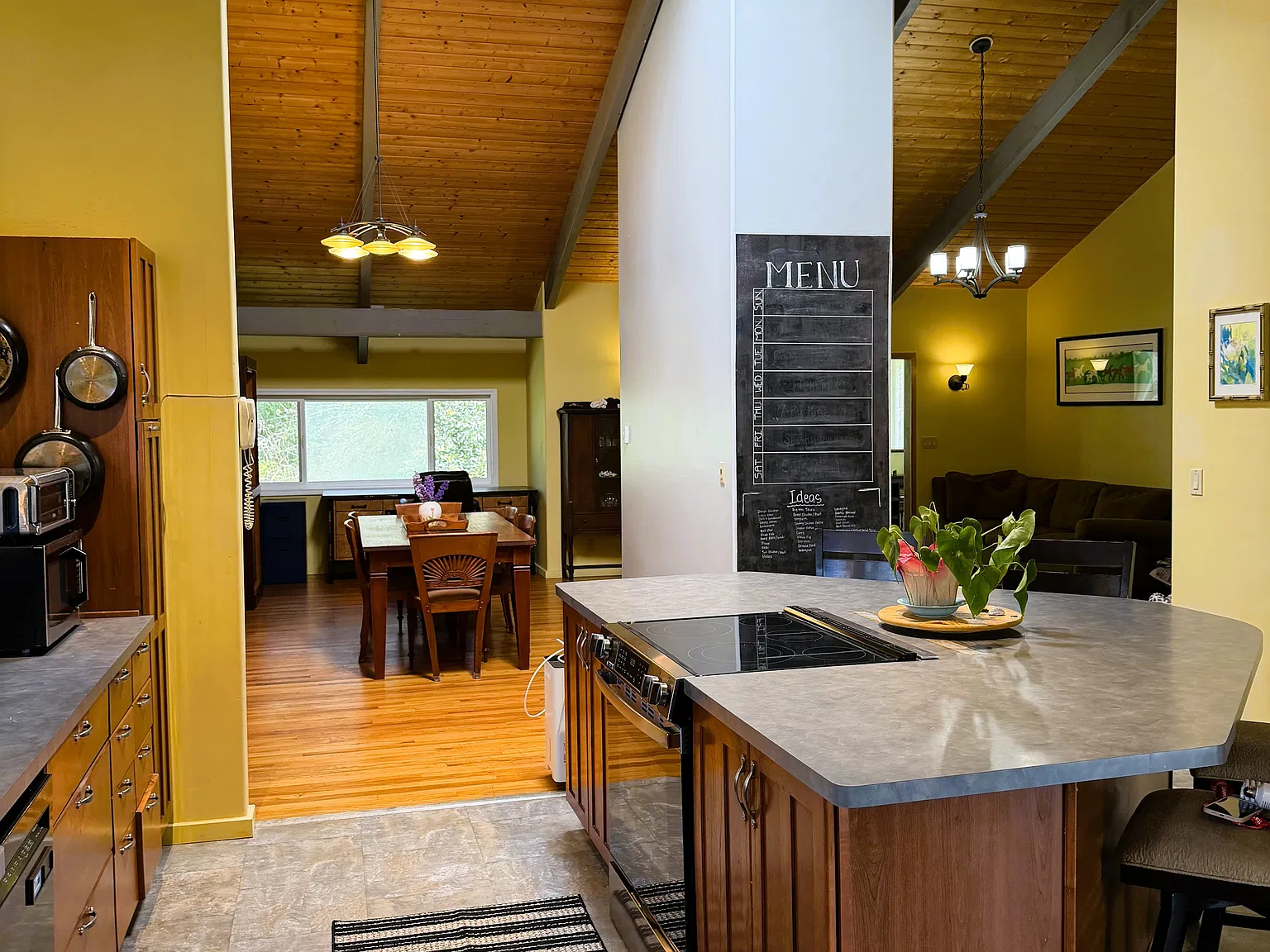 5 bed, 2559 sqft, $4,800 — Photo 3