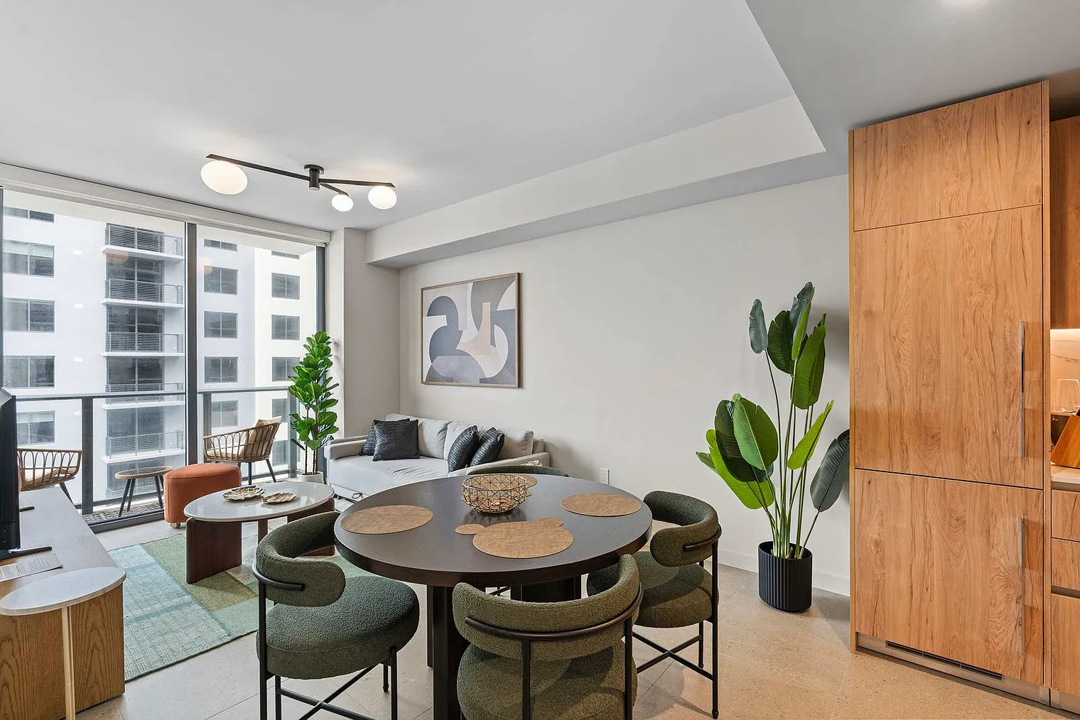 1 bed, 1.0 bath, 592 sqft, $2,268 — Photo 1