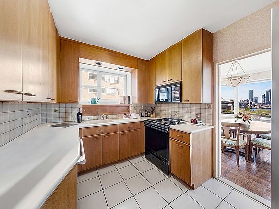 5th image of 25 Sutton Pl S APT 6M