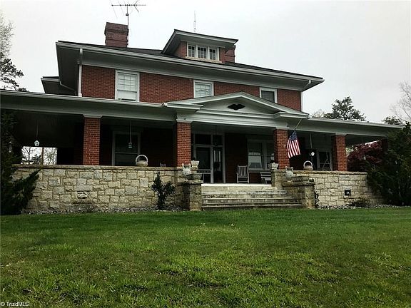 2nd image of 132 Old Town Ln