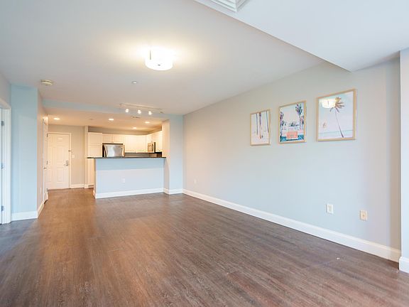 3rd image of 10 Seaport Dr APT 2509