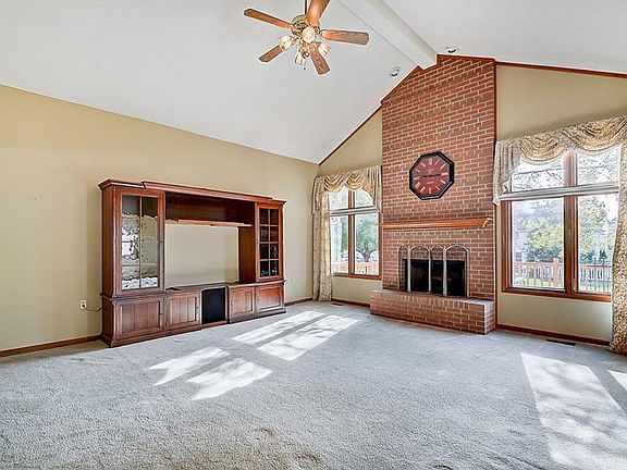 5th image of 6783 Royal Ln