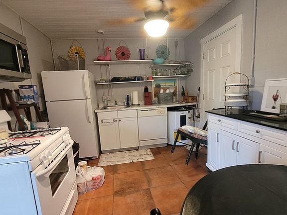 4th image of 108 N Hood St