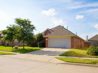 1344 Lake Forest Dr, Grand Prairie, TX 75052