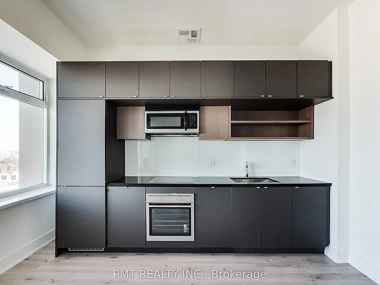 111 Saint Clair Ave W #1525 — Photo 4