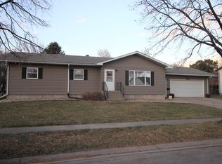 2215 15th Ave SE, Aberdeen, SD 57401