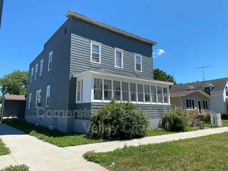 3 bed, 2.0 bath, $1,075 — Photo 2