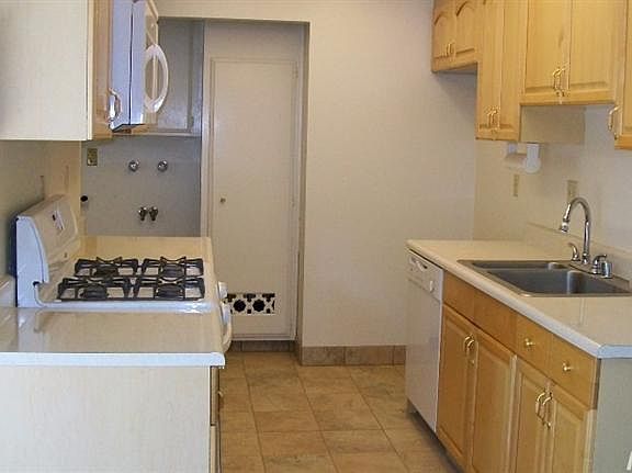 3rd image of 133 Touchstone Pl
