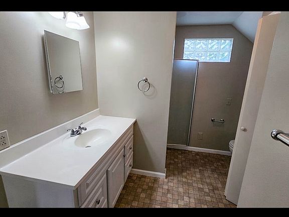 4th image of 408 North St #2