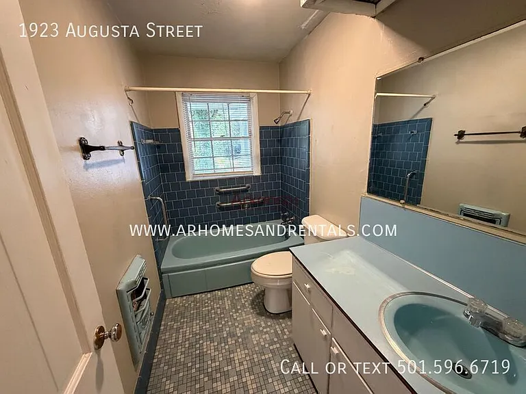 1923 Augusta St — Photo 11