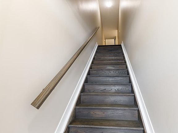 4th image of 160 Rochefort St #B4