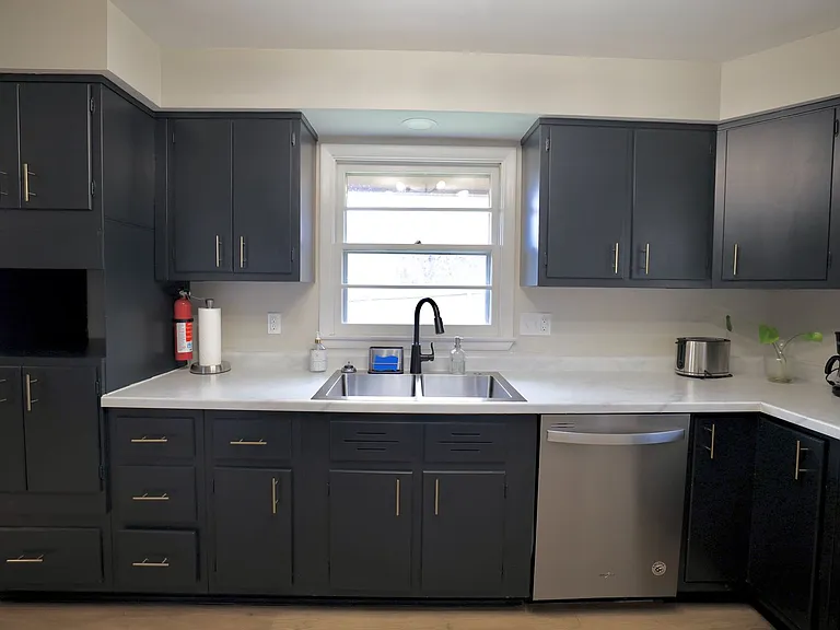 1534 N Woodburn Ave — Photo 22