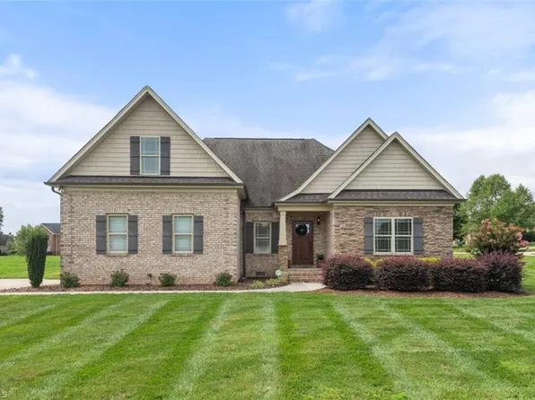 104 Wyatt Dr, Advance, NC 27006