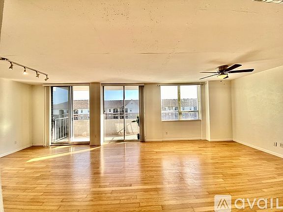 3rd image of 715 S Upper Broadway St APT 504