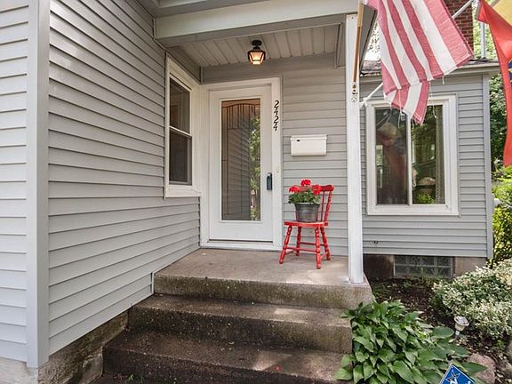4th image of 2424 Almont Ave SE
