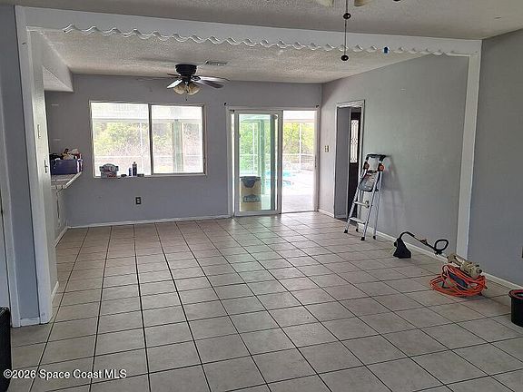 5th image of 960 Bacon Cir NE