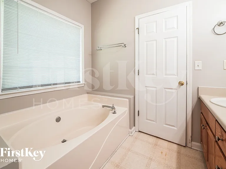 321 Sue Ct — Photo 16
