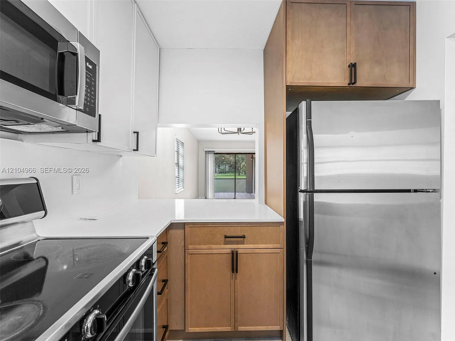 Diplomat Square Condo — Photo 3