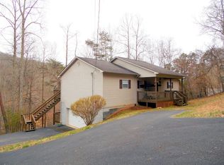 1090 Hiwassee Dr, Jacksboro, TN 37757