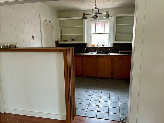 4th image of 2735 E Wyman Rd