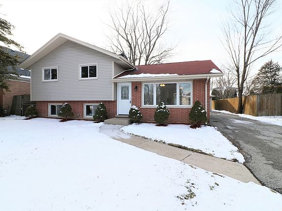 3rd image of 242 Pine Ln