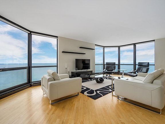 4th image of 990 N Lake Shore Dr APT 24D