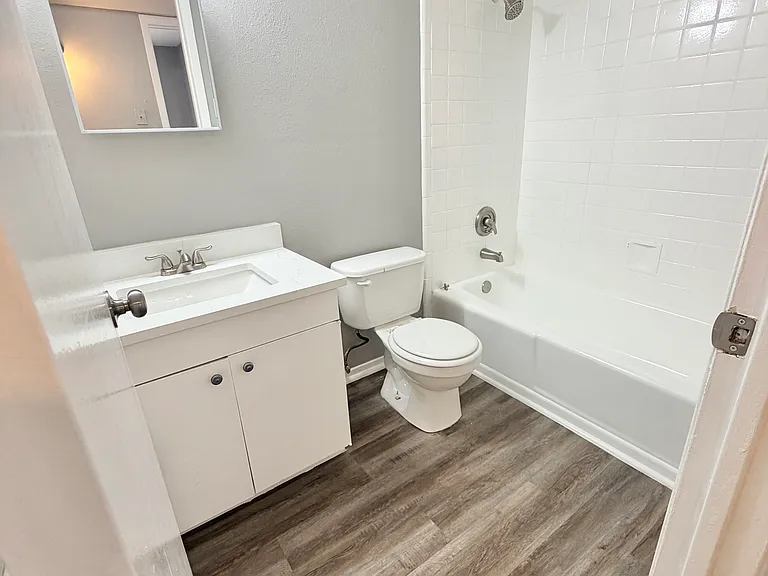 102 Charing Cross Ln — Photo 10