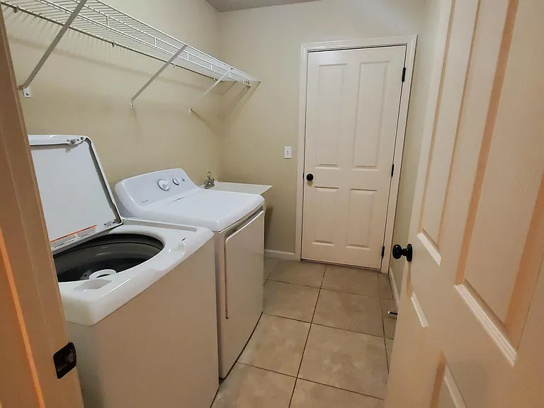 2403 N Water St — Photo 15