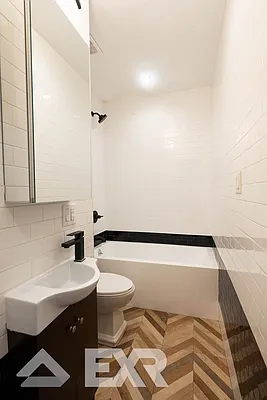 Rented by EXR | media 10