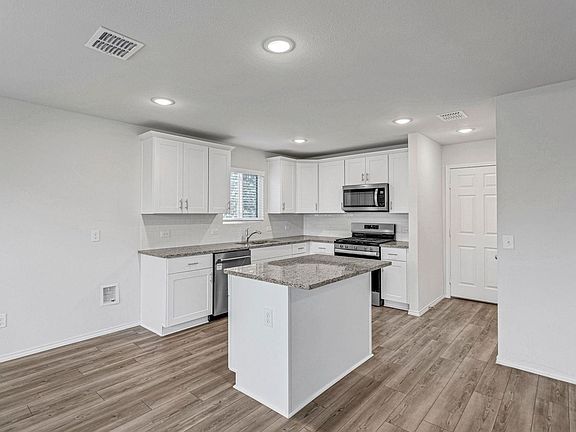 4th image of 16009 Wanderer Ln