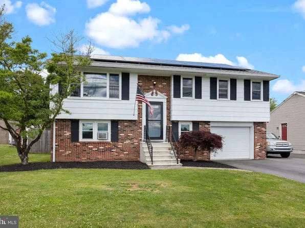 45 E 8th St, Pennsburg, PA 18073