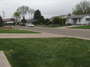 1613 Cedarwood Ln, Pueblo, CO 81005