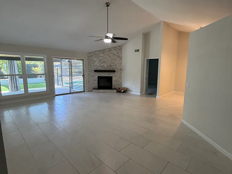 4931 E Hobart St — Photo 8