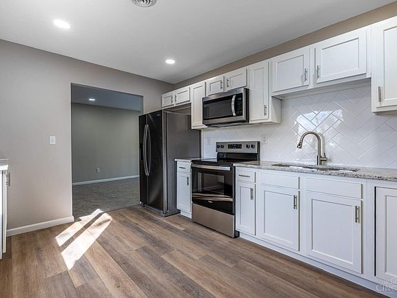 3rd image of 810 Chelsea Dr