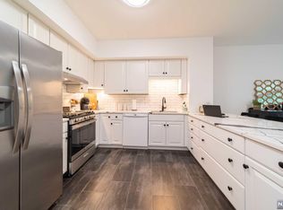 5 Eastview Ter APT C, Demarest, NJ 07627