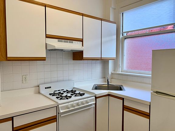 4th image of 805 Bush St #408