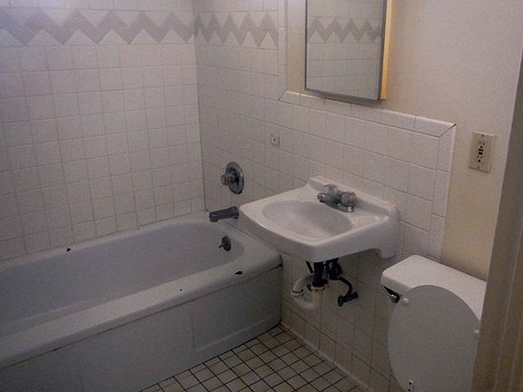 4th image of 1205 Halsey St