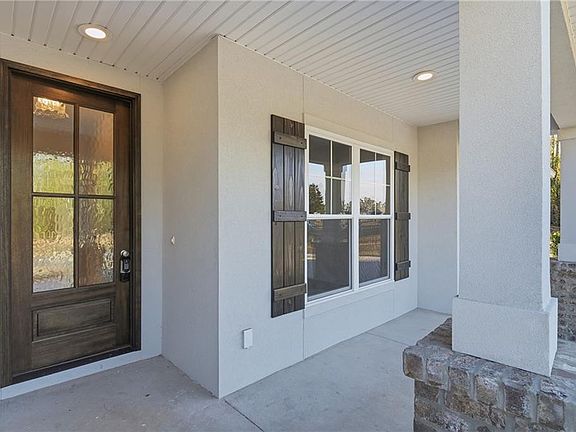 3rd image of 189 Sweetwater Blvd