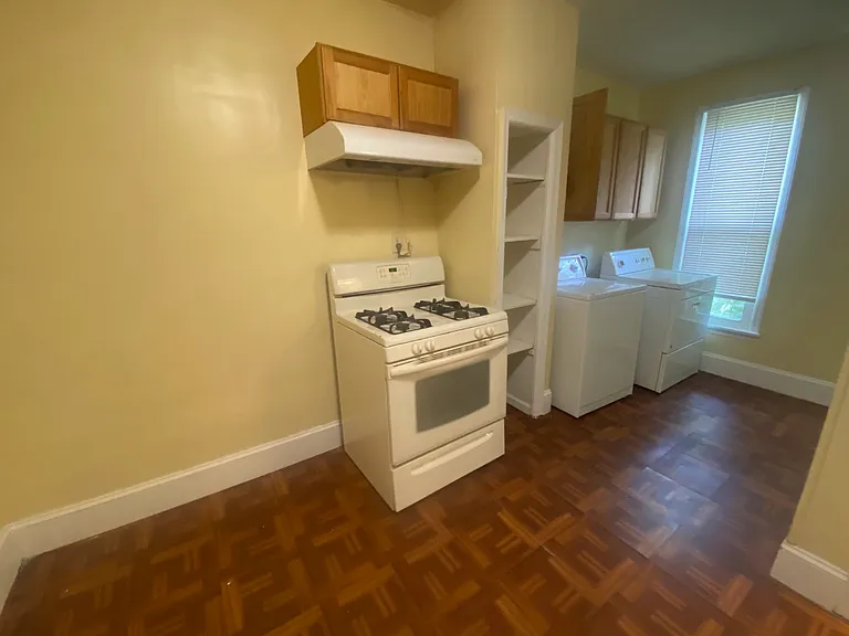 2117 Ilion Ave N — Photo 11