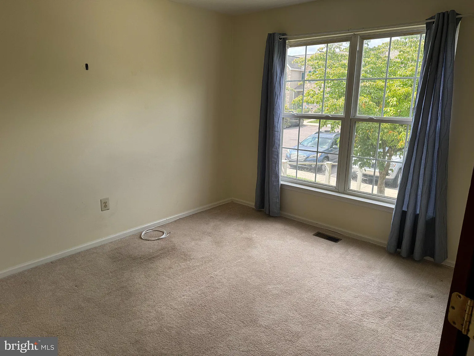 3 bed, 2.5 bath, 1636 sqft, $2,300 — Photo 3