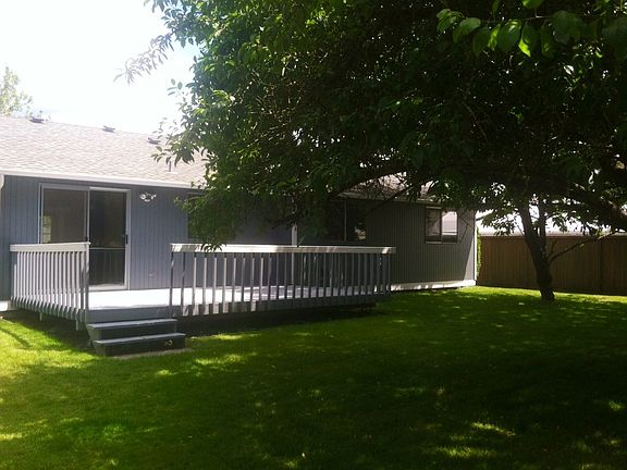 Mature Trees & Landscaping