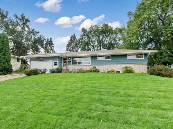 1488 Woodlynn Ave, Roseville, MN 55113