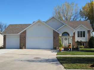 507 Evergreen Dr, Grand Forks, ND 58201