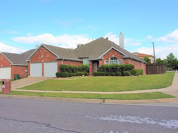 2nd image of 318 Fort Edward Dr